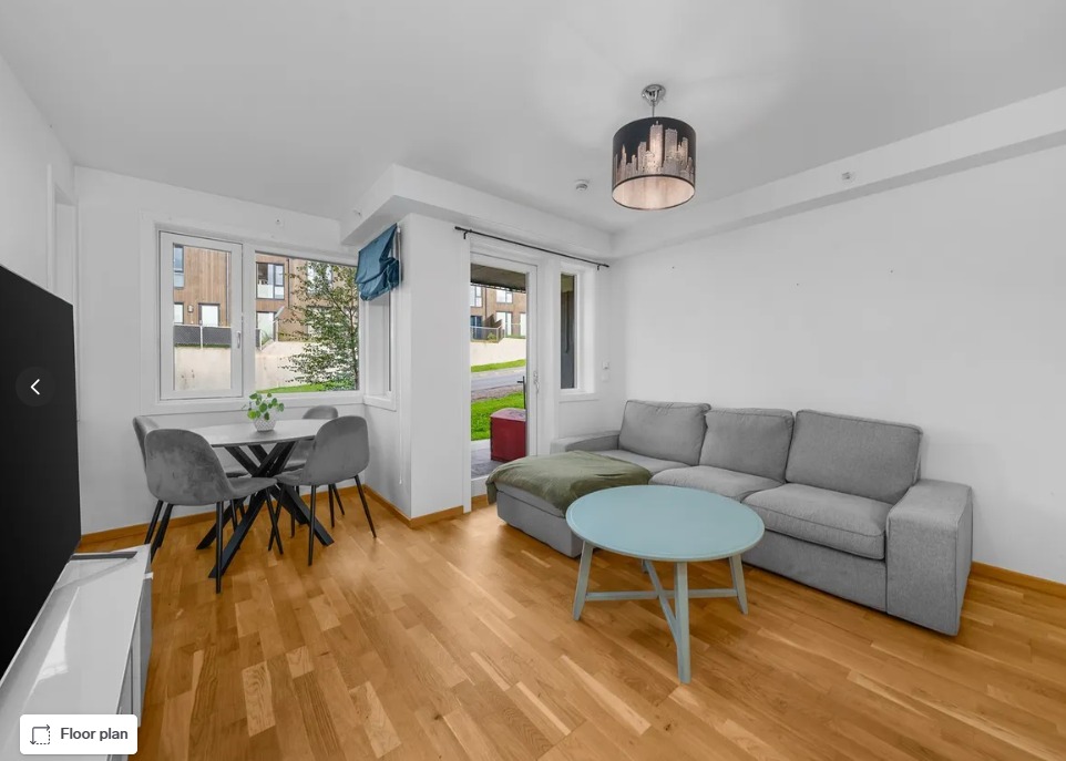 Spacious living room